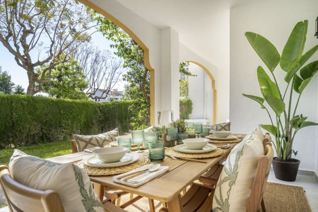 3 chambre Appartement à vendre à Nueva Andalucia, Marbella - 995 000 € (Ref: 8954428)