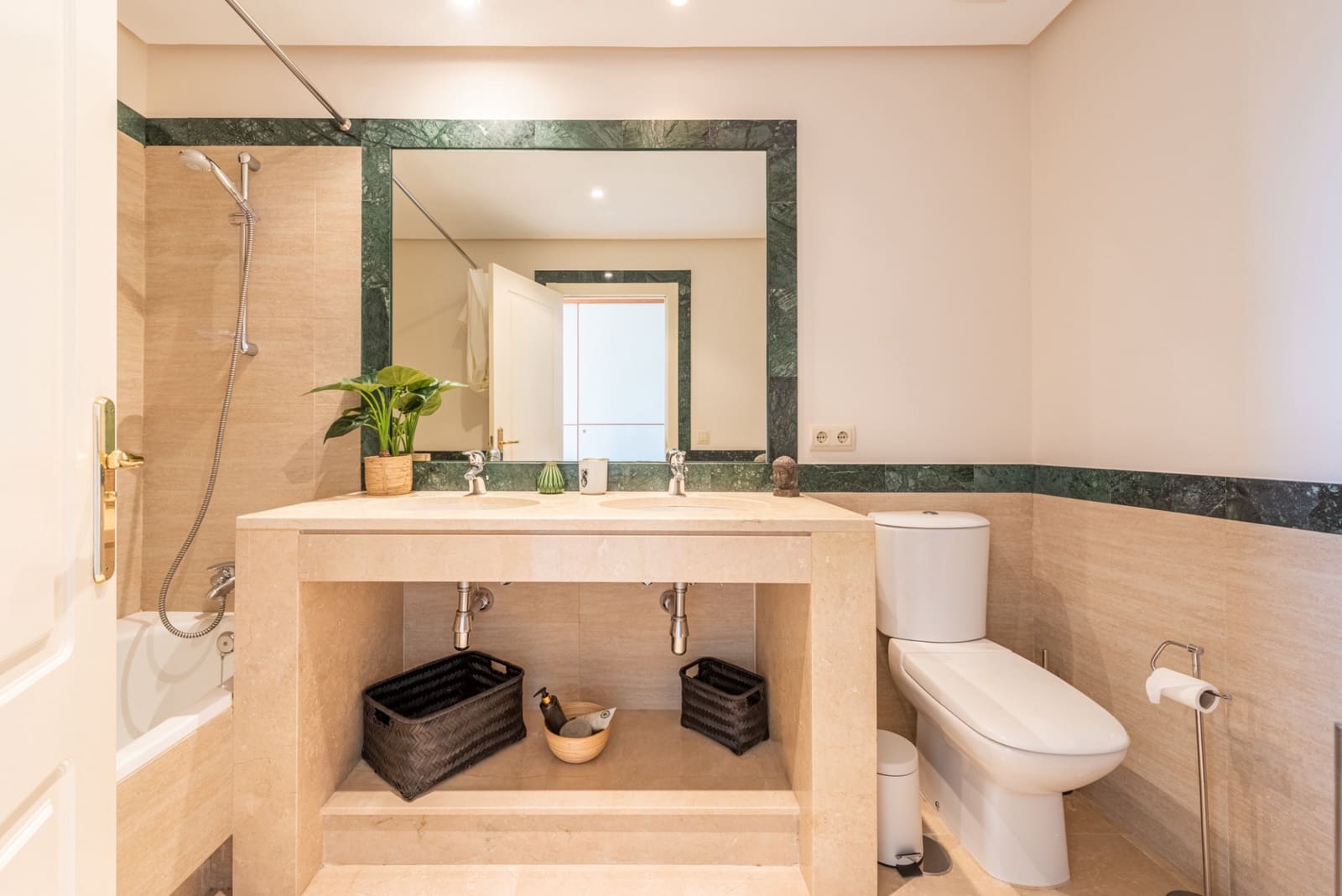 2 soverom Penthouse til salgs i Benahavis med svømmebasseng garasje - € 639 000 (Ref: 8954430)