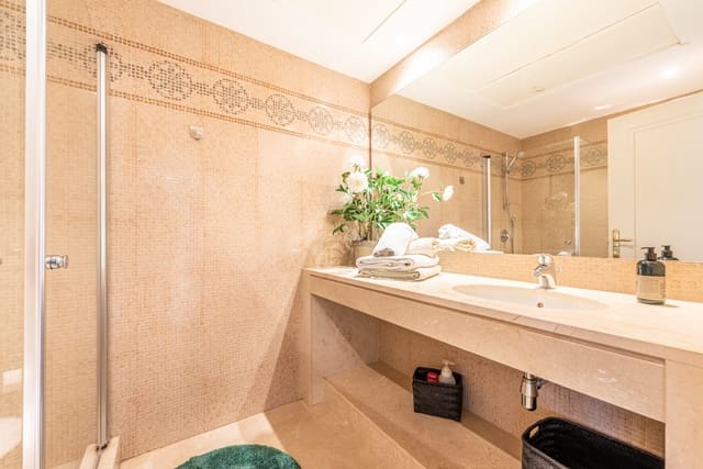 2 soverom Penthouse til salgs i La Quinta, Benahavís med svømmebasseng garasje - € 639 000 (Ref: 8954430)