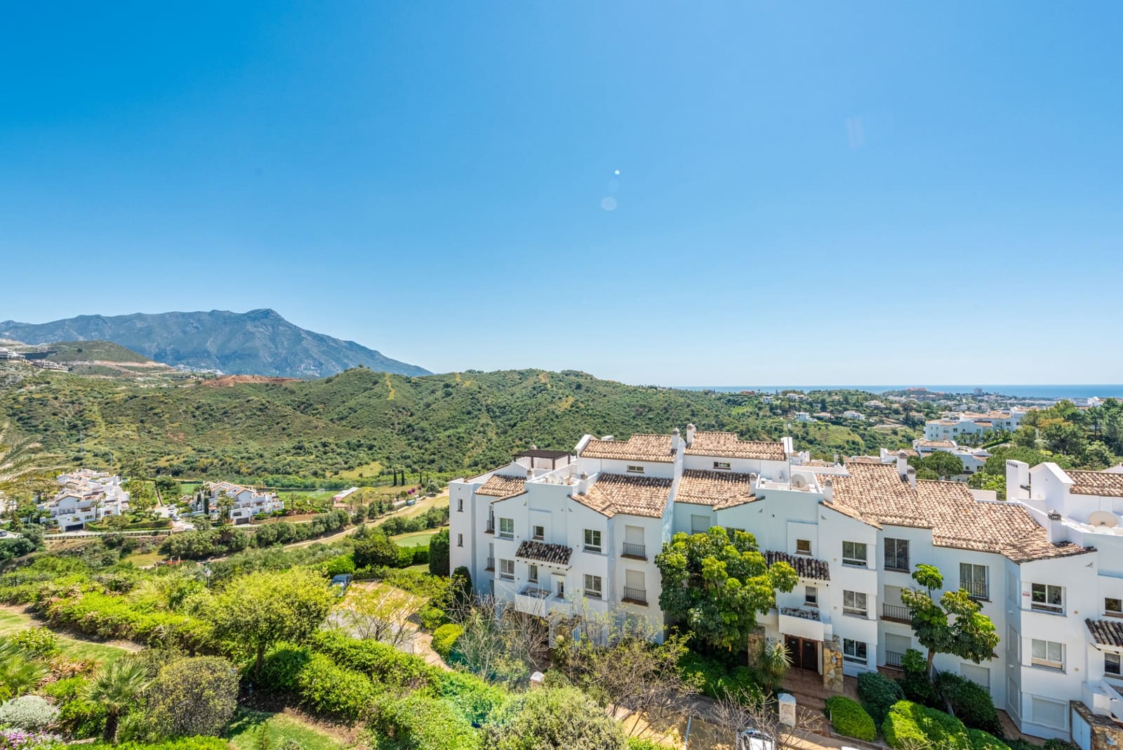 2 soverom Penthouse til salgs i Benahavis med svømmebasseng garasje - € 639 000 (Ref: 8954430)
