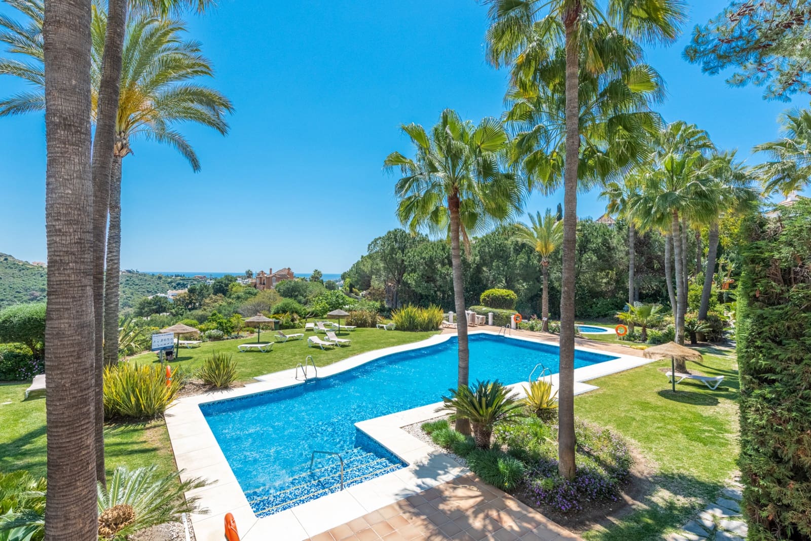 2 soverom Penthouse til salgs i Benahavis med svømmebasseng garasje - € 639 000 (Ref: 8954430)