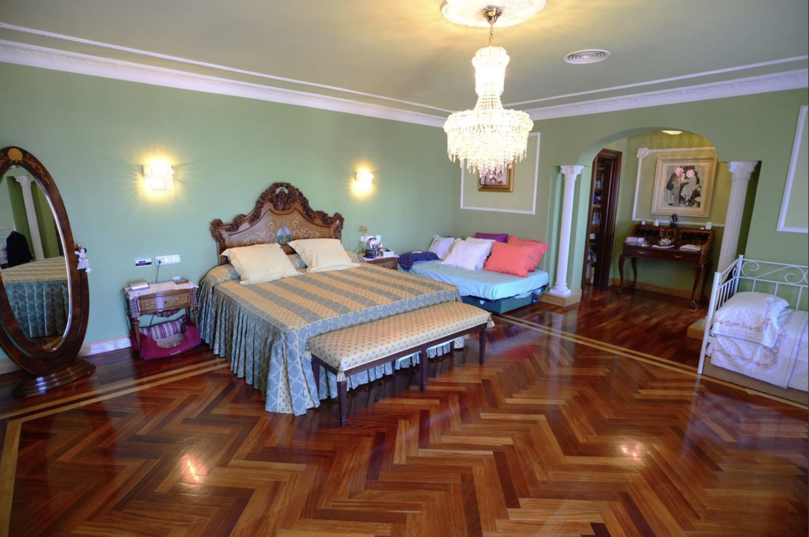 6 soveværelse Villa til salg i Malaga by med swimmingpool garage - € 3.150.000 (Ref: 8954435)