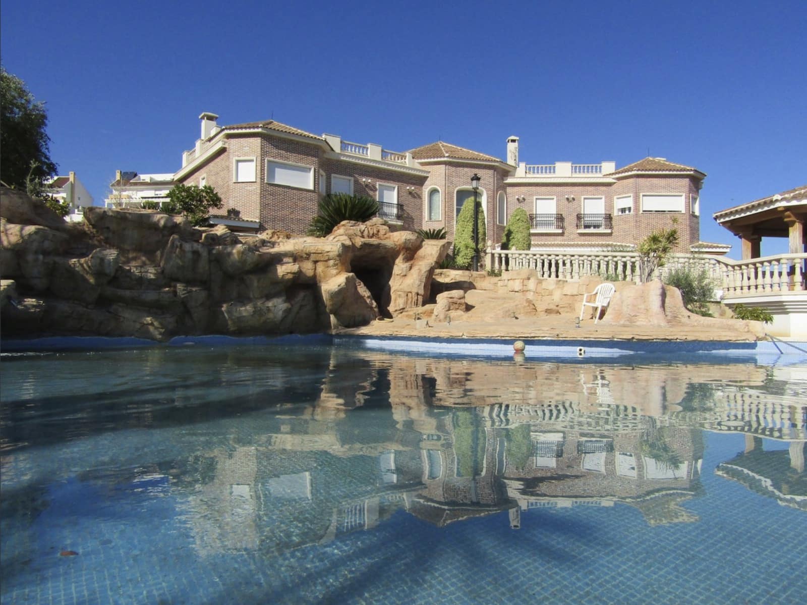 6 soveværelse Villa til salg i Malaga by med swimmingpool garage - € 3.150.000 (Ref: 8954435)