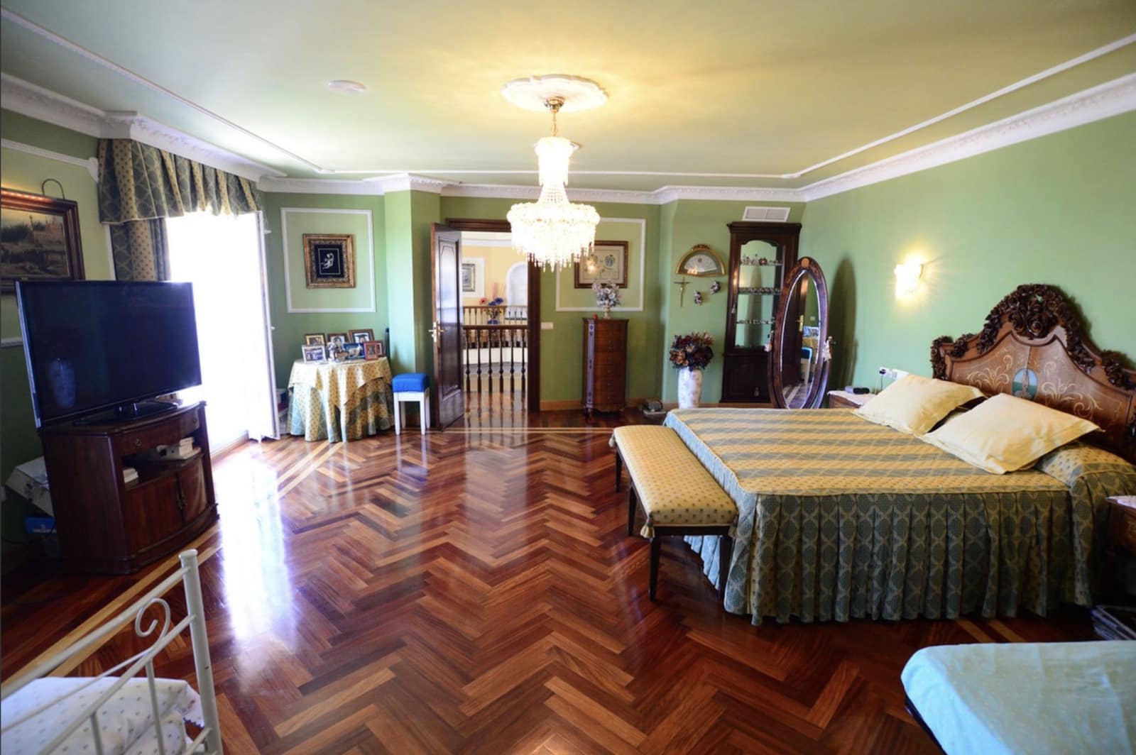 6 soveværelse Villa til salg i Malaga by med swimmingpool garage - € 3.150.000 (Ref: 8954435)