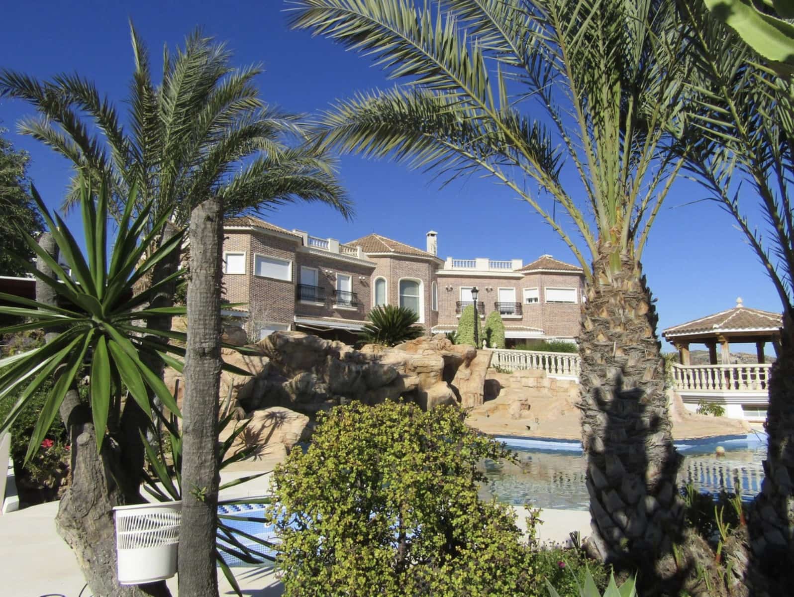6 soveværelse Villa til salg i Malaga by med swimmingpool garage - € 3.150.000 (Ref: 8954435)