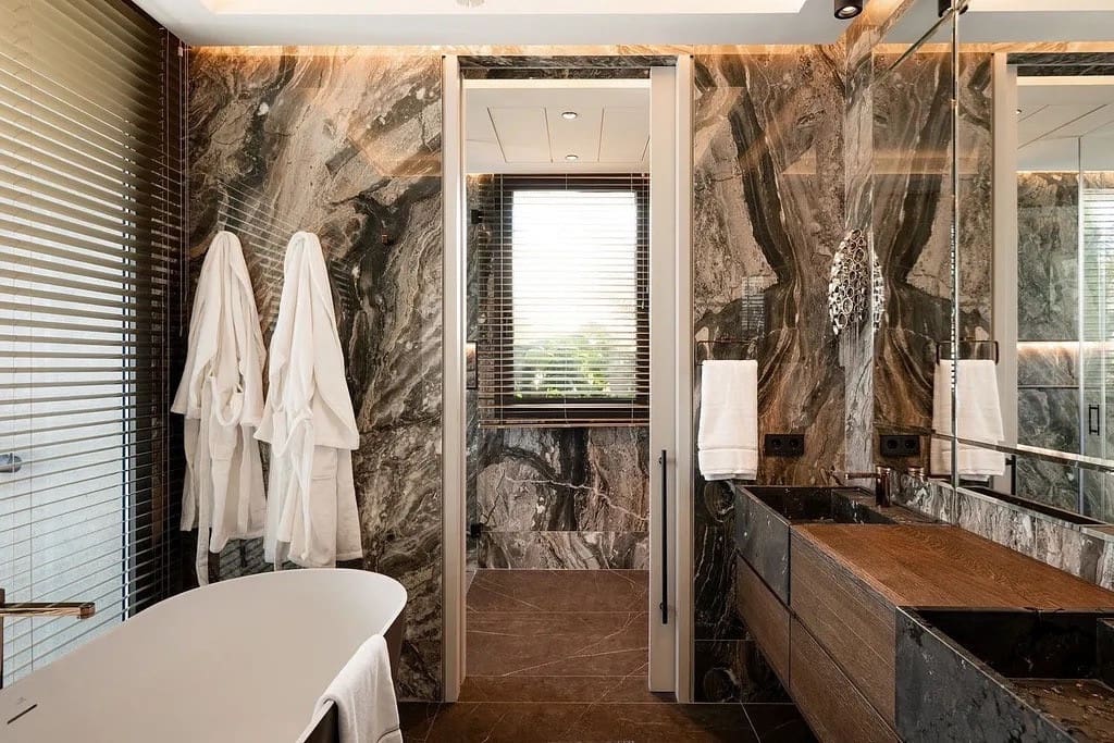 5 slaapkamer Villa te koop in Golden Mile met zwembad garage - € 10.950.000 (Ref: 8957057)