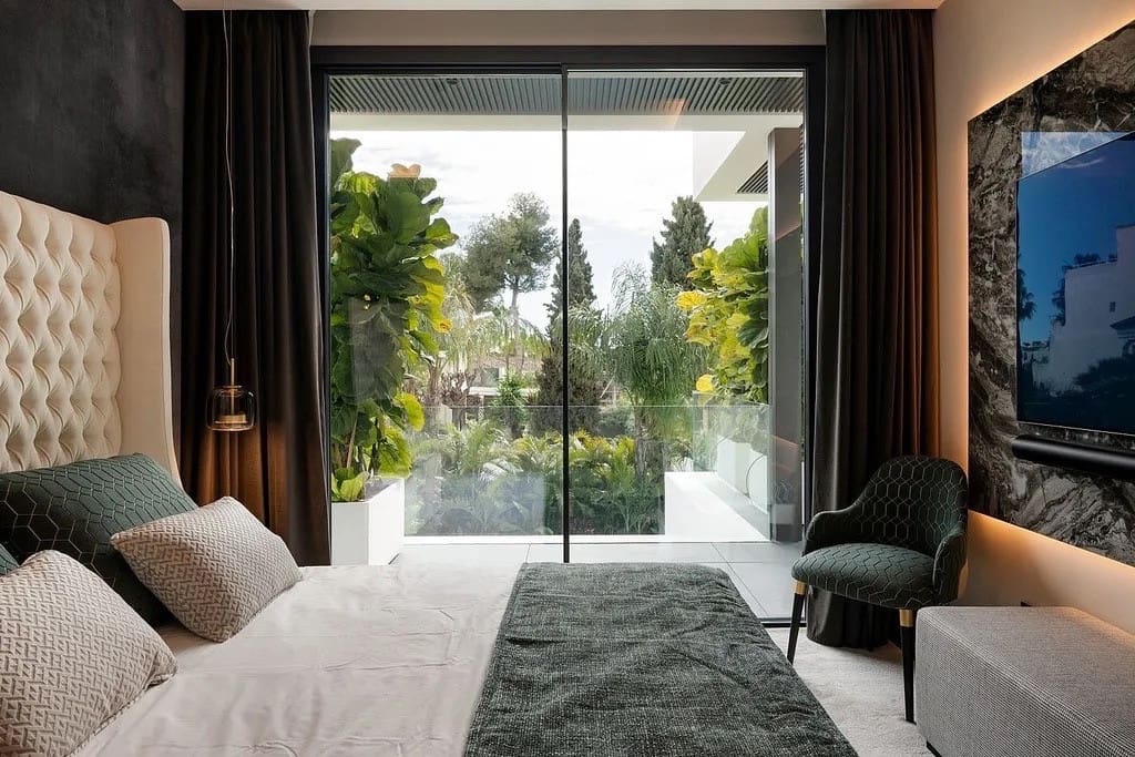 5 slaapkamer Villa te koop in Golden Mile met zwembad garage - € 10.950.000 (Ref: 8957057)