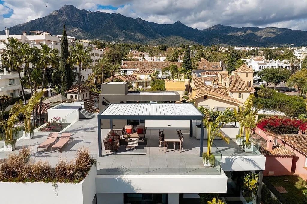 5 slaapkamer Villa te koop in Golden Mile met zwembad garage - € 10.950.000 (Ref: 8957057)