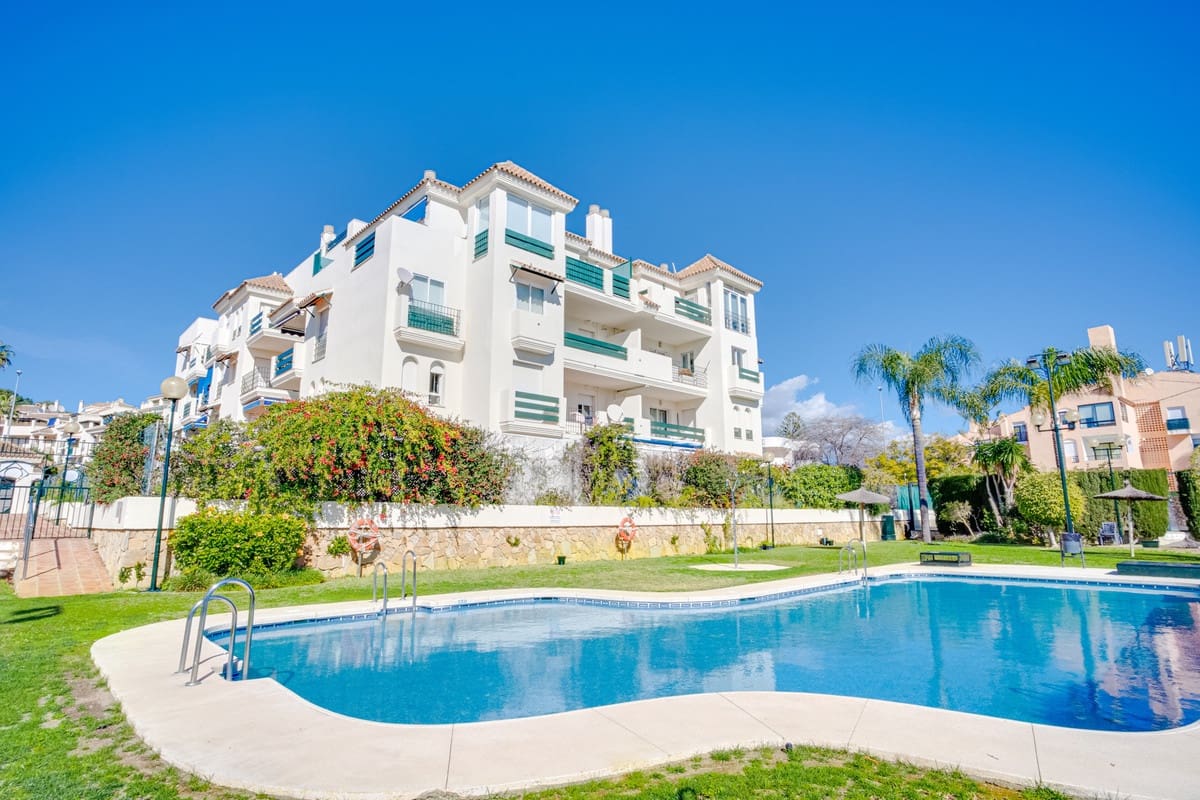 2 sovrum Lägenhet till salu i Nueva Andalucia med pool garage - 360 000 € (Ref: 8957058)