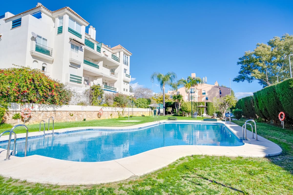 2 sovrum Lägenhet till salu i Nueva Andalucia med pool garage - 360 000 € (Ref: 8957058)