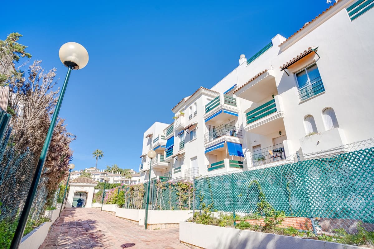 2 sovrum Lägenhet till salu i Nueva Andalucia med pool garage - 360 000 € (Ref: 8957058)