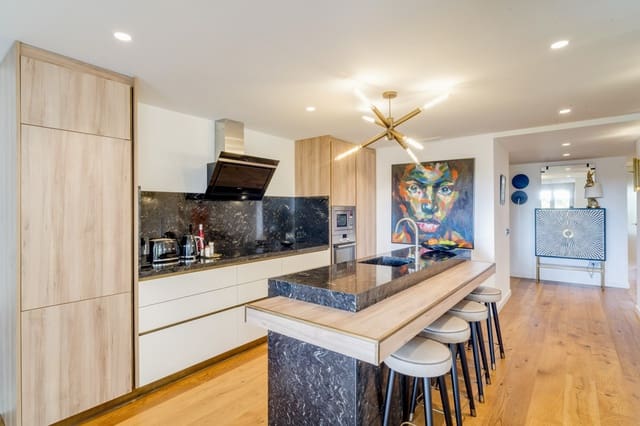 Apartamento de 3 habitaciones en Golden Mile, Marbella en venta con piscina garaje - 1.395.000 € (Ref: 8961564)