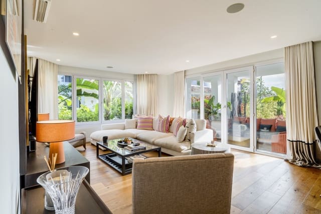 Apartamento de 3 habitaciones en Golden Mile, Marbella en venta con piscina garaje - 1.395.000 € (Ref: 8961564)