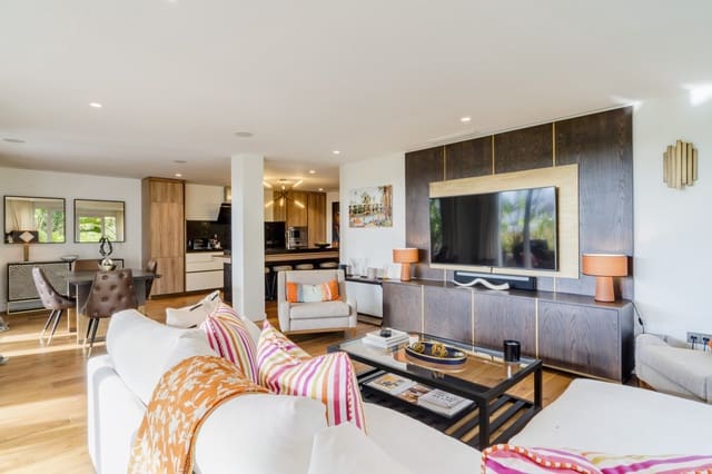 Apartamento de 3 habitaciones en Golden Mile, Marbella en venta con piscina garaje - 1.395.000 € (Ref: 8961564)