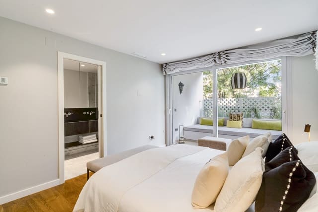 Apartamento de 3 habitaciones en Golden Mile, Marbella en venta con piscina garaje - 1.395.000 € (Ref: 8961564)