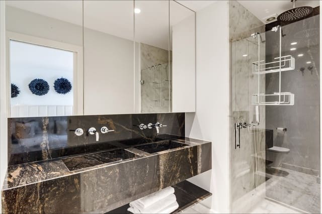 Apartamento de 3 habitaciones en Golden Mile, Marbella en venta con piscina garaje - 1.395.000 € (Ref: 8961564)