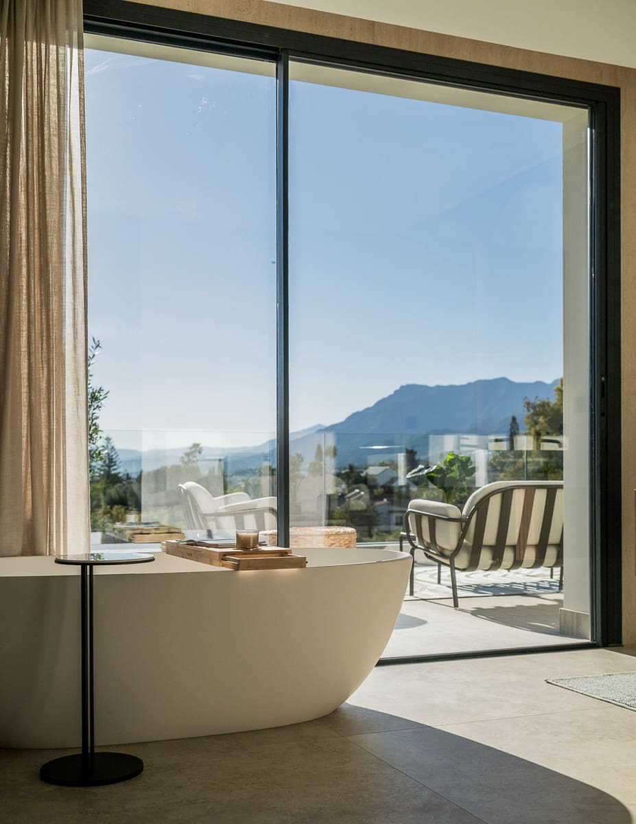 6 bedroom Villa for sale in Marbella with pool garage - € 3,975,000 (Ref: 8968240)