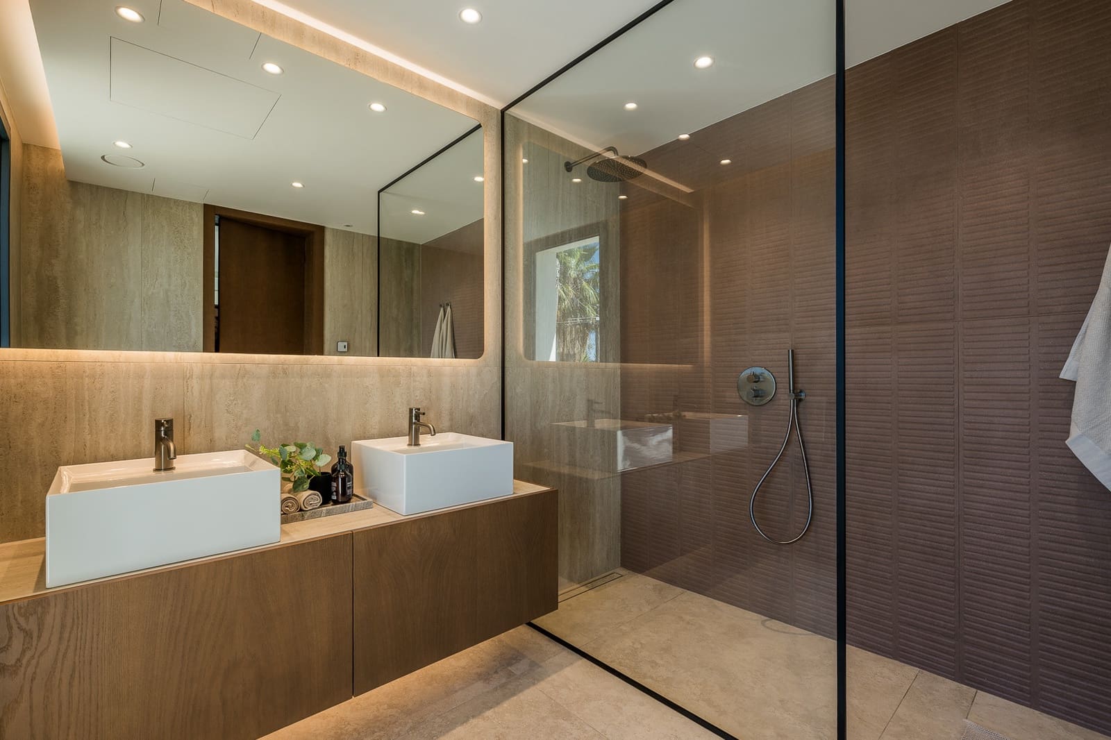 6 bedroom Villa for sale in Marbella with pool garage - € 3,975,000 (Ref: 8968240)