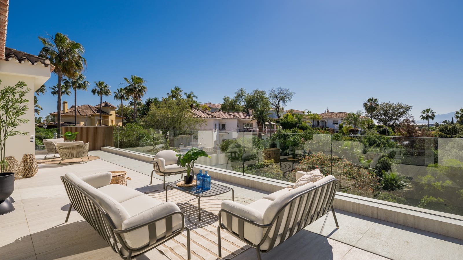 6 bedroom Villa for sale in Marbella with pool garage - € 3,975,000 (Ref: 8968240)