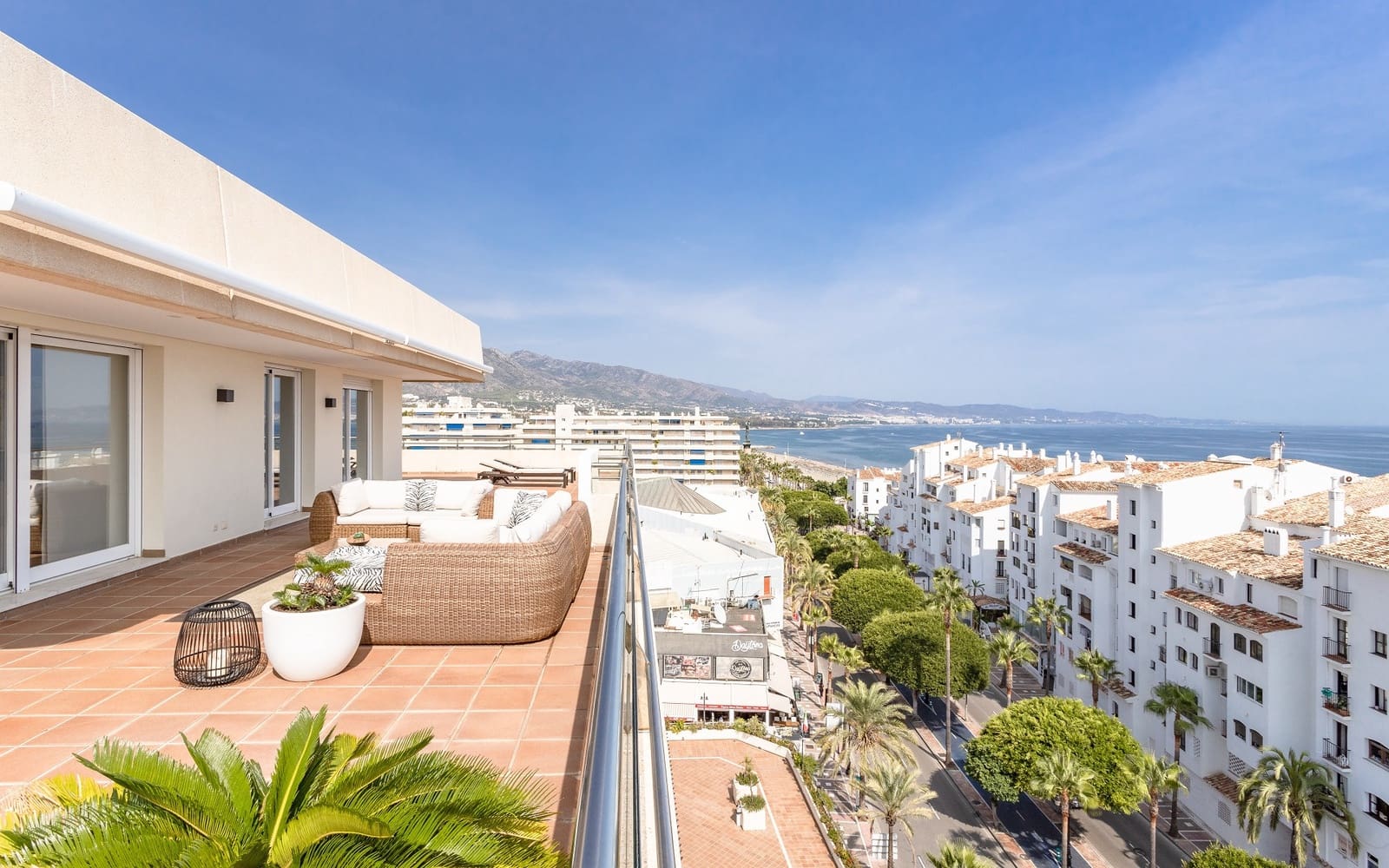 3 soveværelse Penthouse til salg i Puerto Banus med swimmingpool garage - € 2.300.000 (Ref: 8970329)