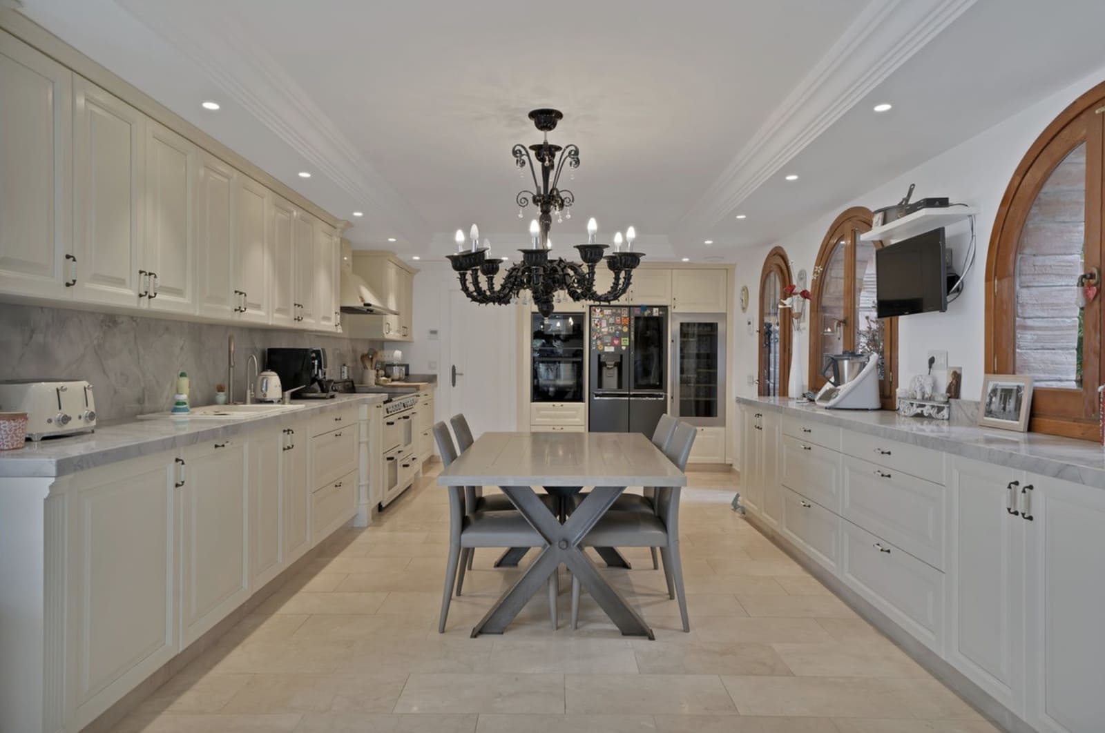 5 sypialnia Willa na sprzedaż w Marbella z basenem garażem - 2 450 000 € (Ref: 8976109)