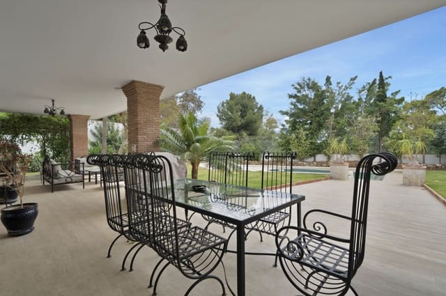 5 sypialnia Willa na sprzedaż w Marbella z basenem garażem - 2 450 000 € (Ref: 8976109)