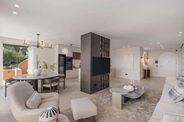 Apartamento de 4 habitaciones en Nueva Andalucia, Marbella en venta con piscina garaje - 2.750.000 € (Ref: 8979095)