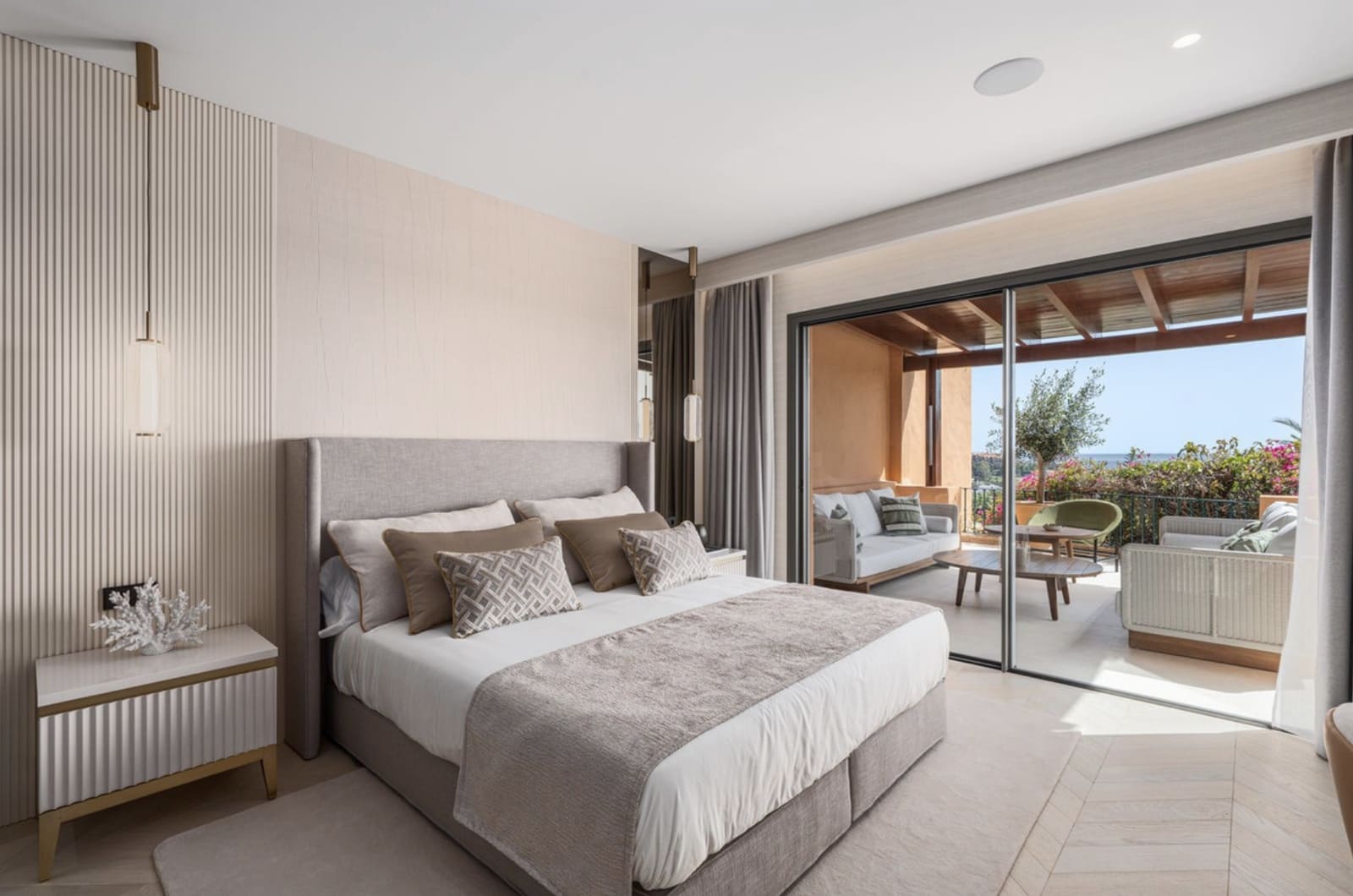 Apartamento de 4 habitaciones en Nueva Andalucia en venta con piscina garaje - 2.750.000 € (Ref: 8979095)