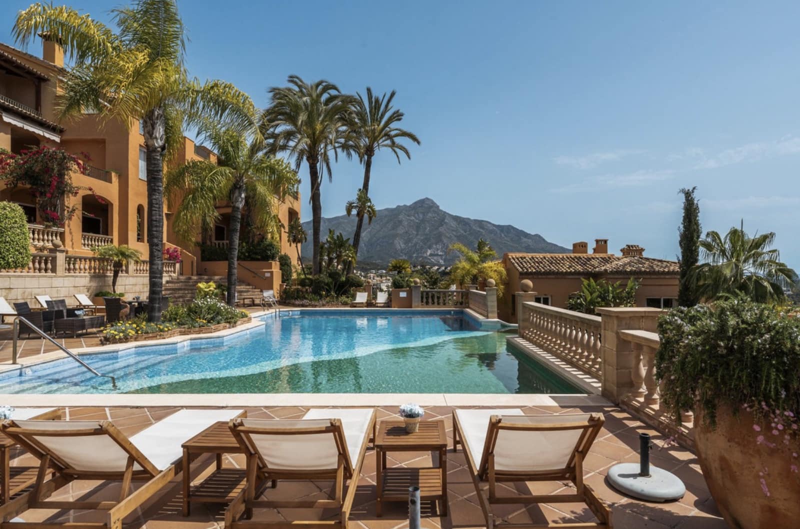 4 slaapkamer Appartement te koop in Nueva Andalucia met zwembad garage - € 2.750.000 (Ref: 8979095)