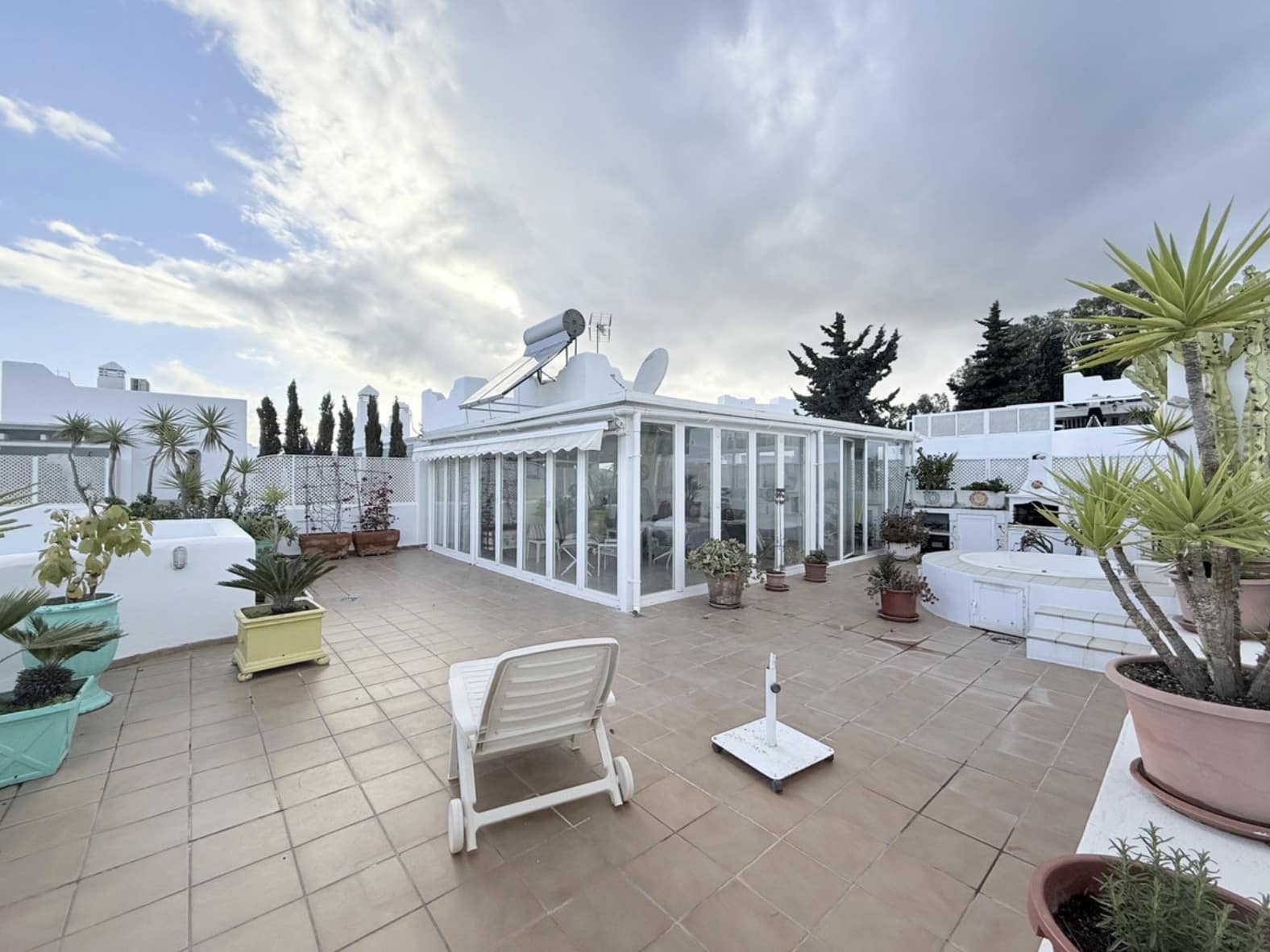 4 soveværelse Penthouse til salg i Marbella med swimmingpool garage - € 1.500.000 (Ref: 8979096)