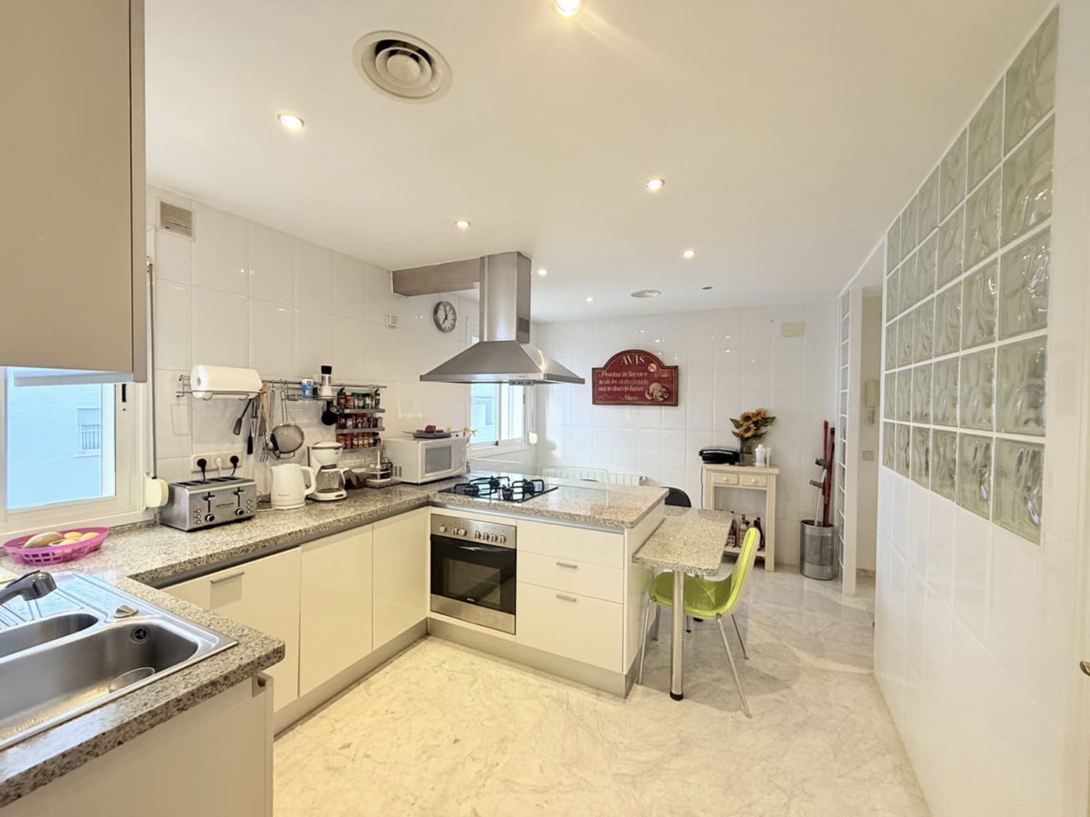 4 soveværelse Penthouse til salg i Marbella med swimmingpool garage - € 1.500.000 (Ref: 8979096)