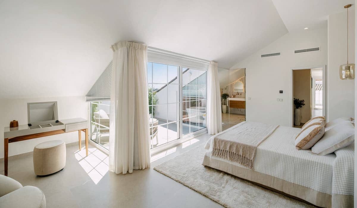 5 bedroom Penthouse for sale in Marbella with pool garage - € 1,995,000 (Ref: 8980938)