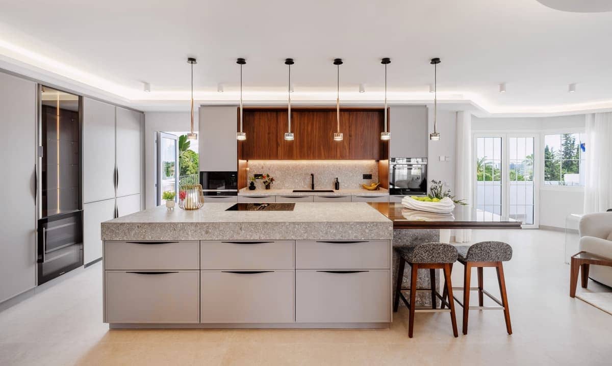 5 bedroom Penthouse for sale in Marbella with pool garage - € 1,995,000 (Ref: 8980938)