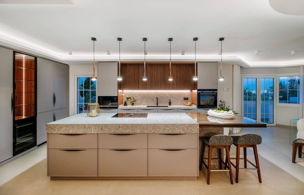 5 bedroom Penthouse for sale in Marbella with pool garage - € 1,995,000 (Ref: 8980938)