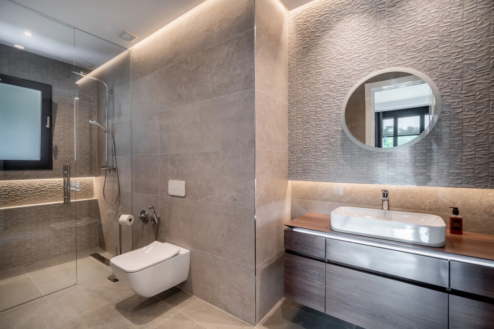 6 bedroom Villa for sale in Marbella with pool garage - € 10,500,000 (Ref: 8985621)