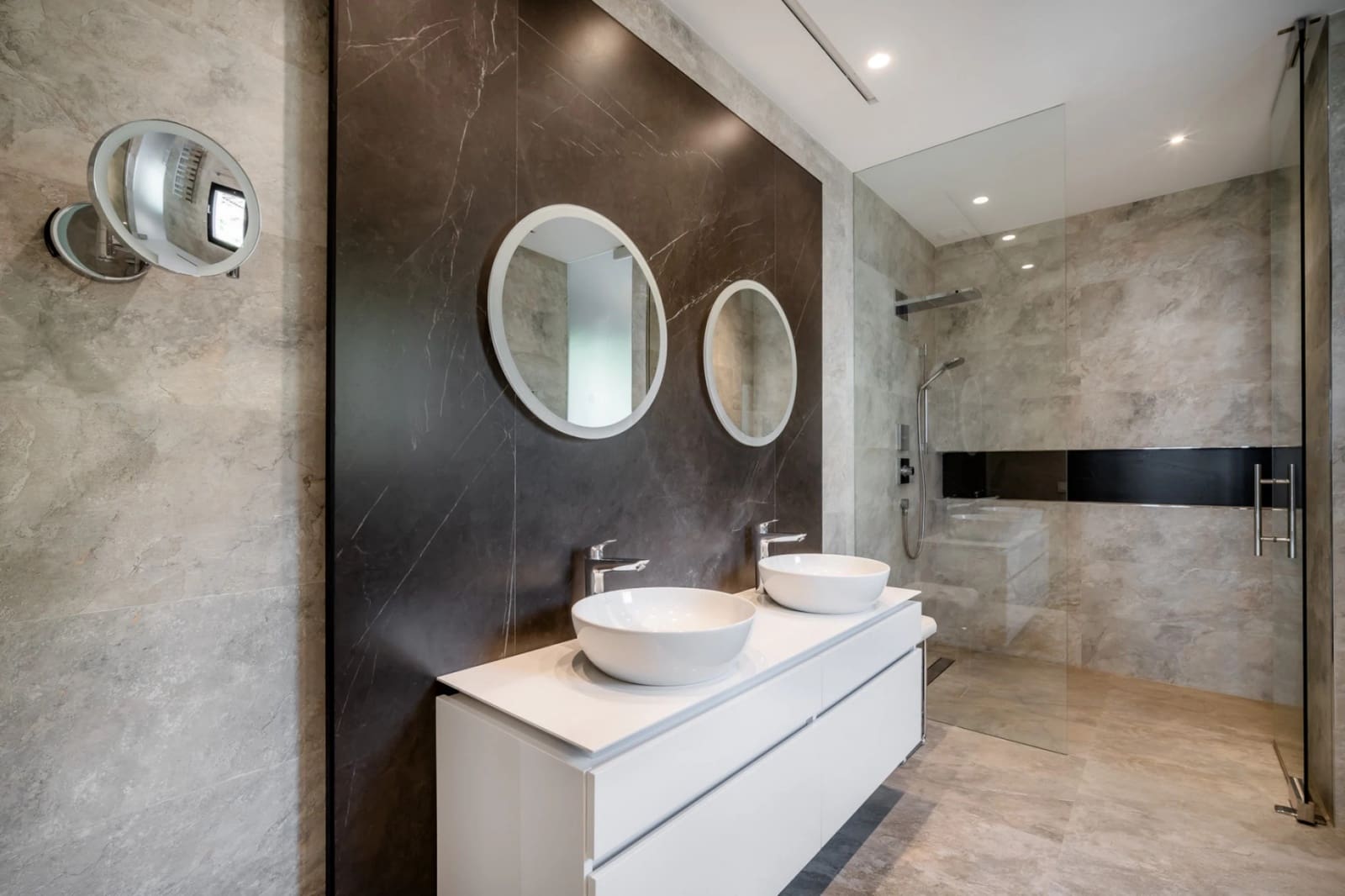 6 bedroom Villa for sale in Marbella with pool garage - € 10,500,000 (Ref: 8985621)