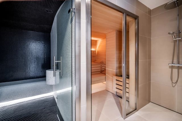 6 soverom Villa til salgs i Marbella med svømmebasseng garasje - € 10 500 000 (Ref: 8985621)