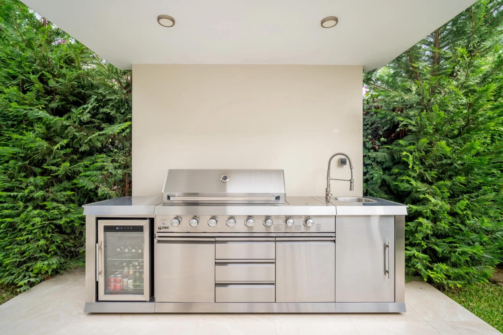 6 bedroom Villa for sale in Marbella with pool garage - € 10,500,000 (Ref: 8985621)