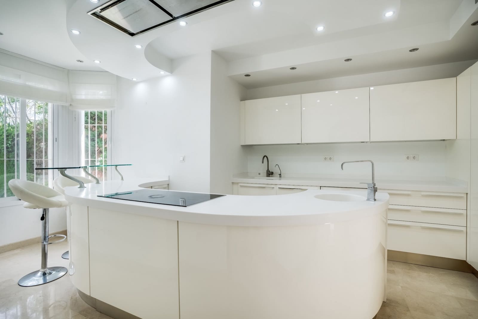 7 sovrum Villa till salu i Marbella med pool garage - 3 850 000 € (Ref: 8992207)