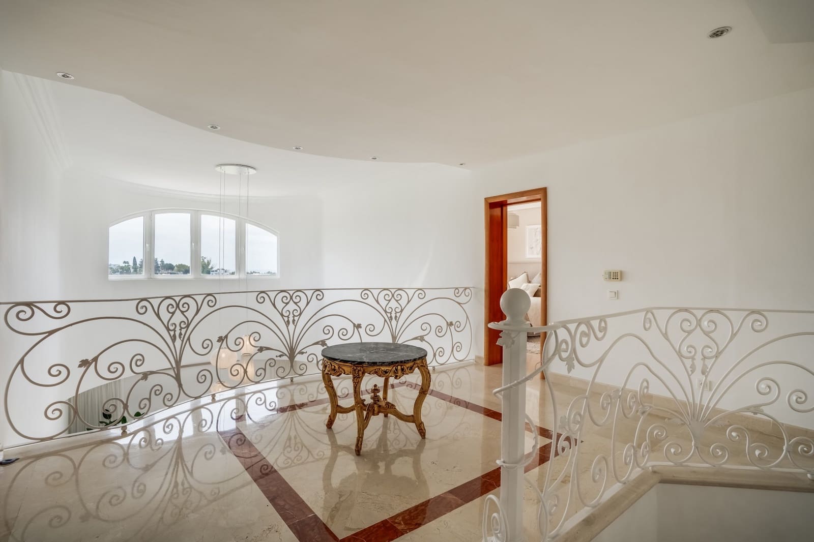 7 sovrum Villa till salu i Marbella med pool garage - 3 850 000 € (Ref: 8992207)