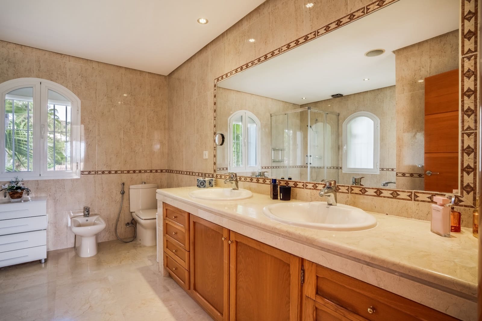 7 sovrum Villa till salu i Marbella med pool garage - 3 850 000 € (Ref: 8992207)