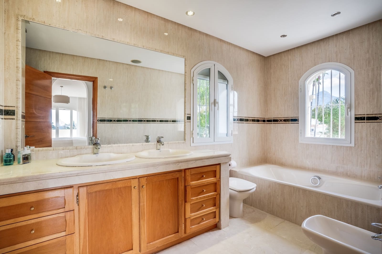 7 sovrum Villa till salu i Marbella med pool garage - 3 850 000 € (Ref: 8992207)