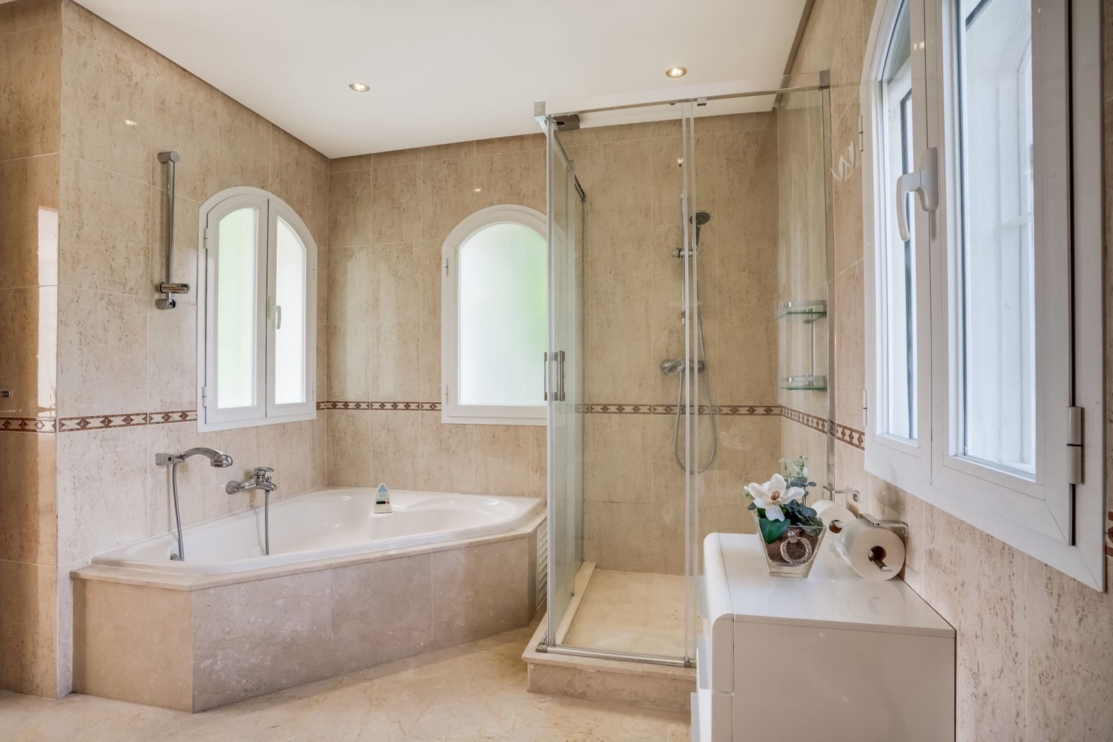 7 sovrum Villa till salu i Marbella med pool garage - 3 850 000 € (Ref: 8992207)