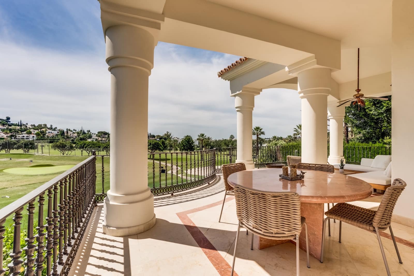 7 sovrum Villa till salu i Marbella med pool garage - 3 850 000 € (Ref: 8992207)