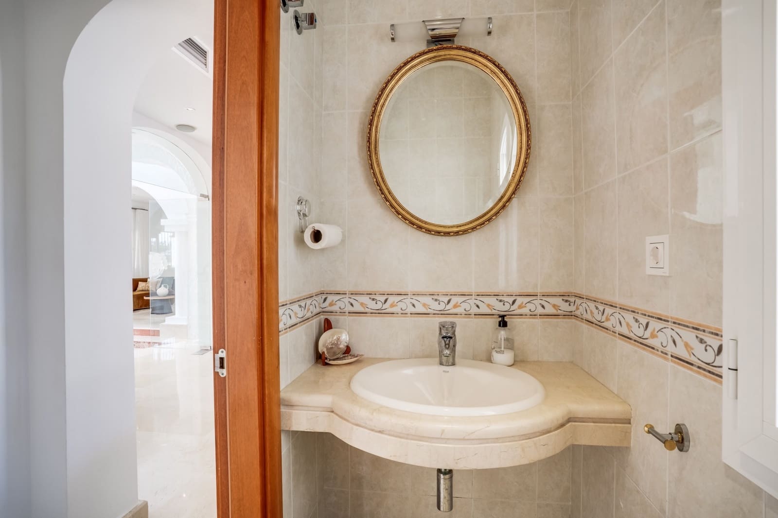 7 sovrum Villa till salu i Marbella med pool garage - 3 850 000 € (Ref: 8992207)