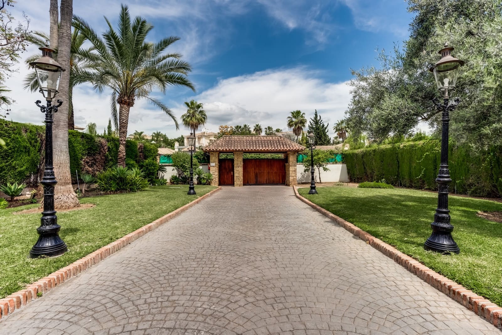 7 sovrum Villa till salu i Marbella med pool garage - 3 850 000 € (Ref: 8992207)