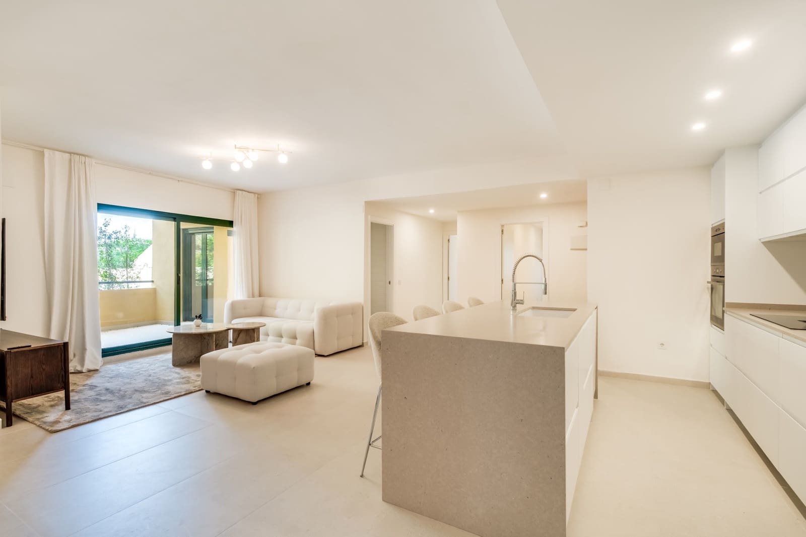 4 soveværelse Lejlighed til salg i San Pedro de Alcantara med swimmingpool garage - € 695.000 (Ref: 8992208)