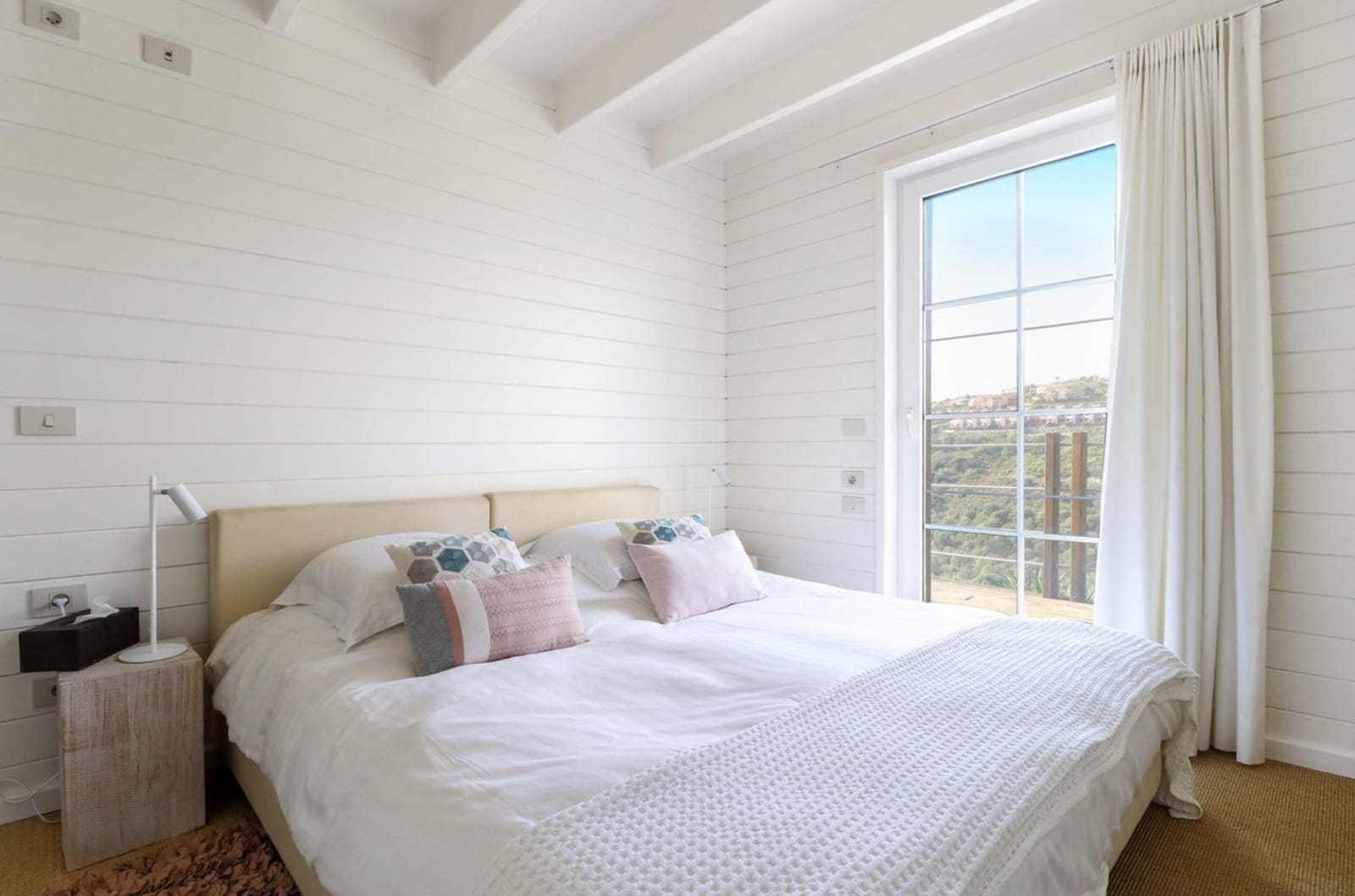 4 bedroom Villa for sale in Benahavis with pool garage - € 1,975,000 (Ref: 9001622)