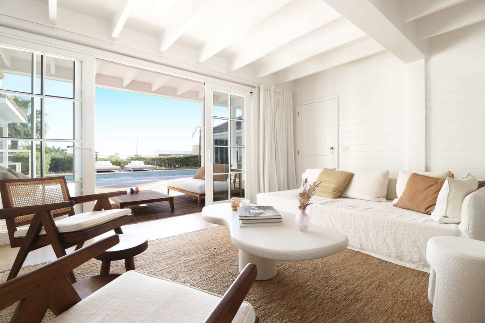 4 bedroom Villa for sale in Benahavis with pool garage - € 1,975,000 (Ref: 9001622)