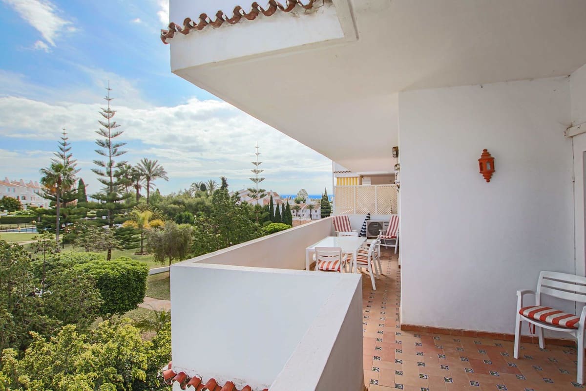 2 bedroom Apartment for sale in Nueva Andalucia with pool - € 579,900 (Ref: 9007723)